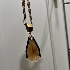Elegant Gold and Amber Pendant Necklace
